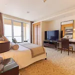 Four Apple Emaar Fashion Avenue Deluxe Studio