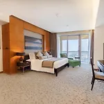 Four Apple Emaar Fashion Avenue Deluxe Studio