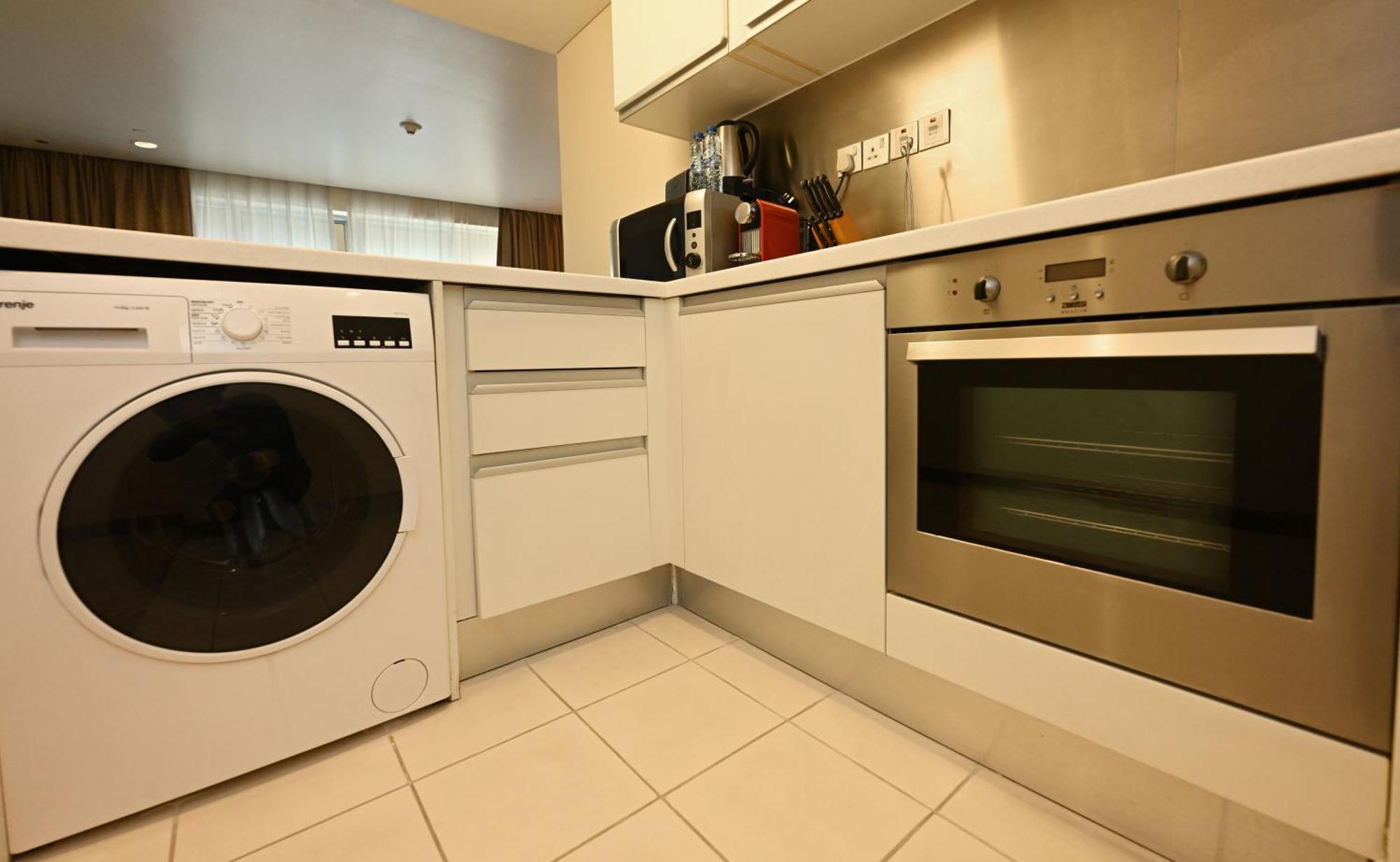Four Apple Emaar Fashion Avenue Deluxe Apartment Dubai